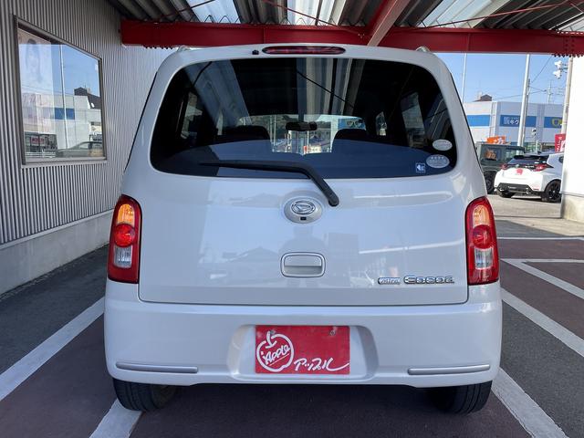 ミラココア ココアプラスＧ　バックカメラ　スマートキー　電動格納ミラー　ベンチシート　ＣＶＴ　盗難防止システム　ＡＢＳ　ＣＤ　ミュージックプレイヤー接続可　ルーフレール　衝突安全ボディ　エアコン　パワーステアリング（7枚目）