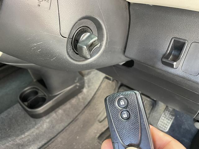 ミラココア ココアプラスＧ　バックカメラ　スマートキー　電動格納ミラー　ベンチシート　ＣＶＴ　盗難防止システム　ＡＢＳ　ＣＤ　ミュージックプレイヤー接続可　ルーフレール　衝突安全ボディ　エアコン　パワーステアリング（12枚目）