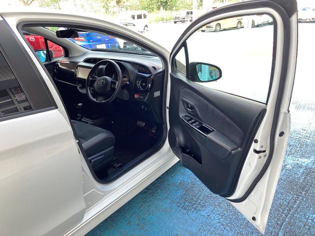 ヴィッツ ＲＳ　Ｇ’ｓ　スマートパッケージ　ユーザー買取車　純正ＯＰルーフスポイラー　スマートキー＆プッシュスタート　セーフティセンス　黒ハーフレザースポーツシート　パドルシフト　ＥＴＣ　ドライブレコーダー　革巻ステア・シフトノブ　純正１７ＡＷ（40枚目）