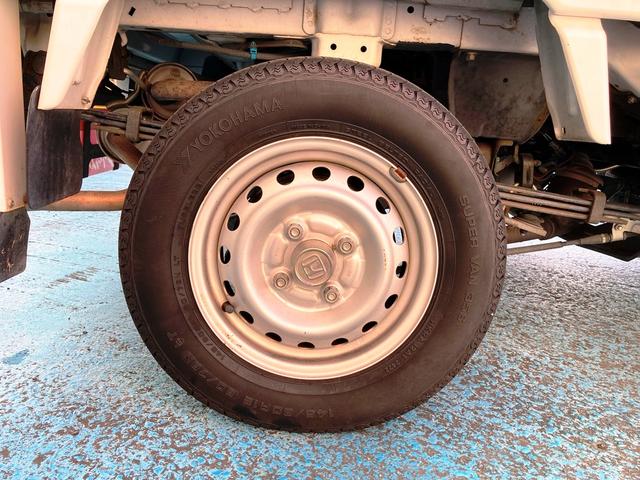 アクティトラック リフターV 垂直式 5MT・ヤシマ産業製テールゲートリフター・三方開荷台・ゴムマット&バイザー付・AM/FMラジオ・パワーステアリング・エアバッグ・エアコン・スペアタイヤ(28枚目)