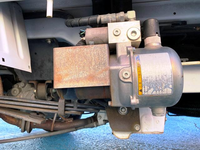 アクティトラック リフターV 垂直式 5MT・ヤシマ産業製テールゲートリフター・三方開荷台・ゴムマット&バイザー付・AM/FMラジオ・パワーステアリング・エアバッグ・エアコン・スペアタイヤ(63枚目)