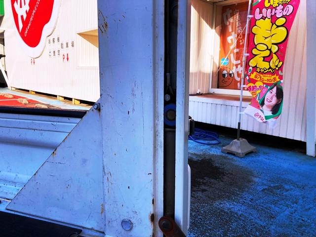 アクティトラック リフターV 垂直式 5MT・ヤシマ産業製テールゲートリフター・三方開荷台・ゴムマット&バイザー付・AM/FMラジオ・パワーステアリング・エアバッグ・エアコン・スペアタイヤ(70枚目)