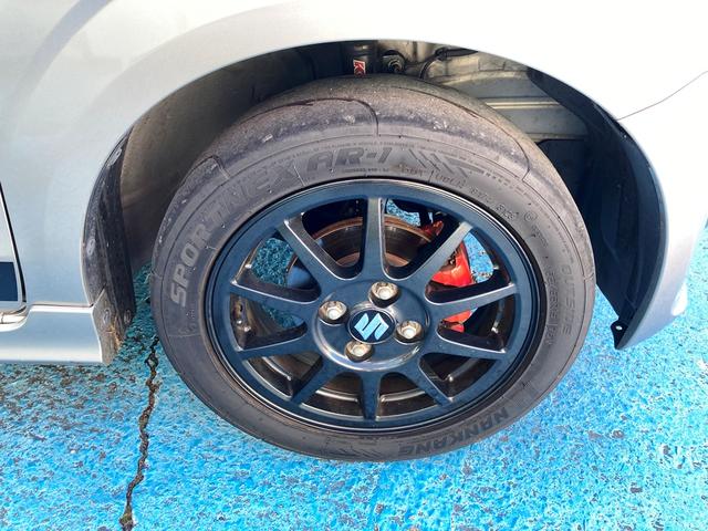 アルトワークス ベースグレード　５ＭＴ・４ＷＤ・ナビ・フルセグ・ＤＶＤ・ＢＴ・ＥＴＣ・ｍｏｍｏステアリング・柿本マフラー・モンスタースポーツシフトノブ・レカロスポーツシート・スマートキー＆プッシュスタート・純正１５ＡＷ・ＨＩＤヘッド（28枚目）