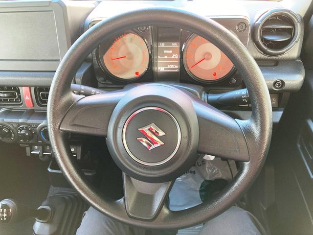 ジムニー ＸＧ　４ＷＤ　クリアランスソナー　レーンアシスト　衝突被害軽減システム　オートライト　キーレスエントリー　アイドリングストップ　ＭＴ　盗難防止システム　ＡＢＳ　ＥＳＣ　アルミホイール　衝突安全ボディ（3枚目）