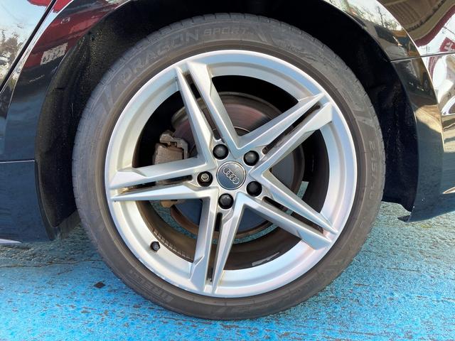 Ａ５スポーツバック ２．０ＴＦＳＩスポーツ　Ｓラインパッケージ　ユーザー買取車・メーカーナビ・フルセグ・Ｂカメラ・Ｐセンサー・ＢＴ・両席シートヒーター・両席パワーシート・ハーフレザースポーツシート・クルコン・ＥＴＣ・ＬＥＤヘッド・パワーバックドア・純正１８ＡＷ（30枚目）