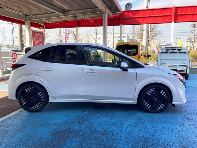 オーラ Ｇ　レザーエディション　ユーザー買取車　メーカーナビ・フルセグ・Ｂｌｕｅｔｏｏｔｈ・スマホ連携　アラウンドビュー　寒冷地仕様・シート＆ステアヒーター　ＥＴＣ２．０　マイパイロット・エマージェンシーブレーキ　黒革シート　ＬＥＤ（20枚目）