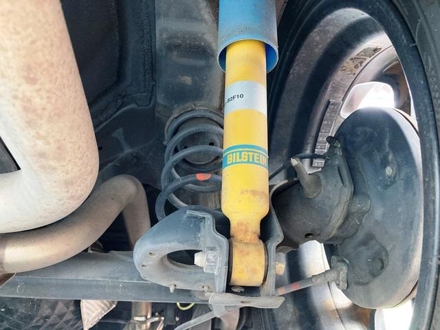 コペン セロ　Ｓ　ユーザー買取車・５ＭＴ・ブラックカーボンルーフ・ブラック塗装純正１６ＡＷ・ＢＩＬＳＴＥＩＮ製ショックアブソーバー・レカロシート・両席シートヒーター・ｍｏｍｏステア・ＢＴ・ＤＶＤ・ＥＴＣ・ＬＥＤヘッド（32枚目）