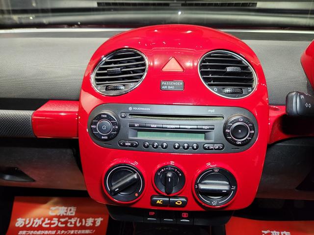 ニュービートル ＥＺ　２００７モデル　新品ＬＥＤヘッド＆革調シートカバー＆ステンレスシフトカバー＆ホワイトウォール　１０点パネル塗装済　天張り＆ドア内張り張替済み　ＡＣスポンジ対策済　Ｐセンサー　外部音声入力端子　スペアキ（16枚目）