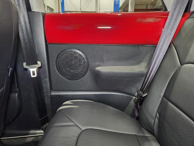 ニュービートル ＥＺ　２００７モデル　新品ＬＥＤヘッド＆革調シートカバー＆ステンレスシフトカバー＆ホワイトウォール　１０点パネル塗装済　天張り＆ドア内張り張替済み　ＡＣスポンジ対策済　Ｐセンサー　外部音声入力端子　スペアキ（26枚目）
