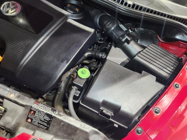 ニュービートル ＥＺ　２００７モデル　新品ＬＥＤヘッド＆革調シートカバー＆ステンレスシフトカバー＆ホワイトウォール　１０点パネル塗装済　天張り＆ドア内張り張替済み　ＡＣスポンジ対策済　Ｐセンサー　外部音声入力端子　スペアキ（46枚目）