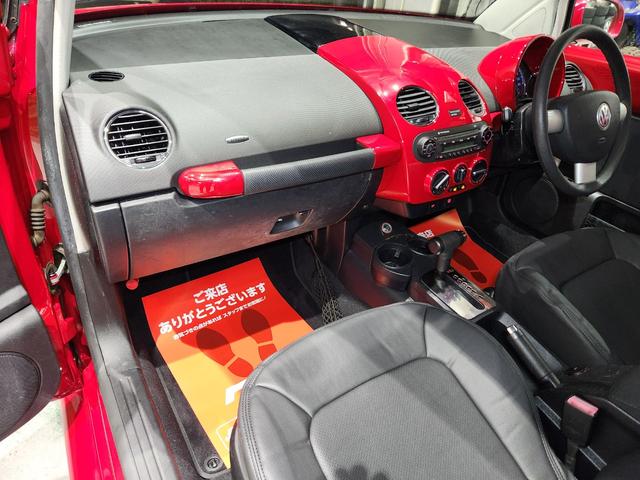 ニュービートル ＥＺ　２００７モデル　新品ＬＥＤヘッド＆革調シートカバー＆ステンレスシフトカバー＆ホワイトウォール　１０点パネル塗装済　天張り＆ドア内張り張替済み　ＡＣスポンジ対策済　Ｐセンサー　外部音声入力端子　スペアキ（50枚目）