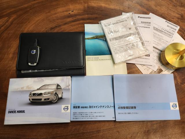 Ｖ５０ ２．０クラシック　正規Ｄ記録簿　タペットカバー＆プラグ＆リアスタビブッシュ＆エアクリホース交換済　コニャックブラウン本革　ノルディック本木パネル　ミシュランタイヤ　純正ＨＤＤ＆バックカメラ　スペアキーレス（11枚目）