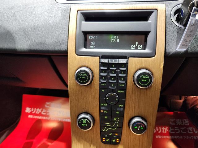 Ｖ５０ ２．０クラシック　正規Ｄ記録簿　タペットカバー＆プラグ＆リアスタビブッシュ＆エアクリホース交換済　コニャックブラウン本革　ノルディック本木パネル　ミシュランタイヤ　純正ＨＤＤ＆バックカメラ　スペアキーレス（18枚目）