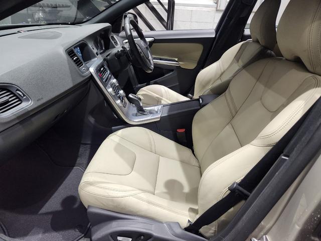 Ｖ６０ Ｄ４　ダイナミックエディション　１オーナー　禁煙車　記録簿　Ｔベルト交換済　専用１８ＡＷ補修＆塗装済　専用スポーツ白本革　黒天張り　地デジ純正ナビ＆バックカメラ（18枚目）