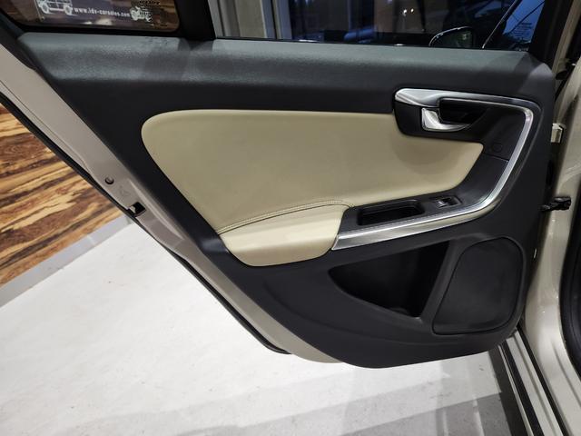 Ｖ６０ Ｄ４　ダイナミックエディション　１オーナー　禁煙車　記録簿　Ｔベルト交換済　専用１８ＡＷ補修＆塗装済　専用スポーツ白本革　黒天張り　地デジ純正ナビ＆バックカメラ（26枚目）