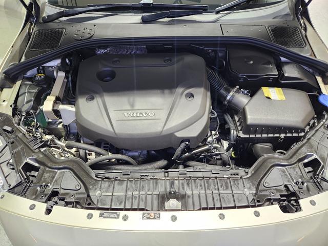 Ｖ６０ Ｄ４　ダイナミックエディション　１オーナー　禁煙車　記録簿　Ｔベルト交換済　専用１８ＡＷ補修＆塗装済　専用スポーツ白本革　黒天張り　地デジ純正ナビ＆バックカメラ（30枚目）