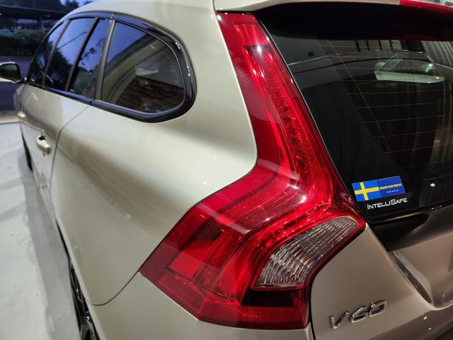 Ｖ６０ Ｄ４　ダイナミックエディション　１オーナー　禁煙車　記録簿　Ｔベルト交換済　専用１８ＡＷ補修＆塗装済　専用スポーツ白本革　黒天張り　地デジ純正ナビ＆バックカメラ（43枚目）