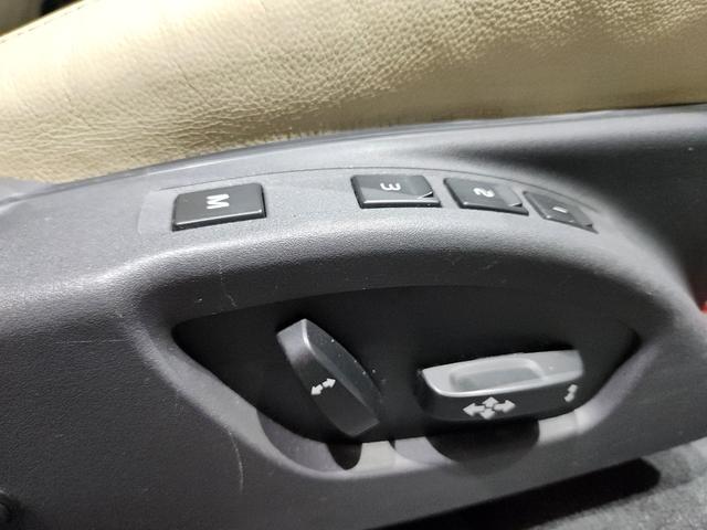 Ｖ６０ Ｄ４　ダイナミックエディション　１オーナー　禁煙車　記録簿　Ｔベルト交換済　専用１８ＡＷ補修＆塗装済　専用スポーツ白本革　黒天張り　地デジ純正ナビ＆バックカメラ（52枚目）