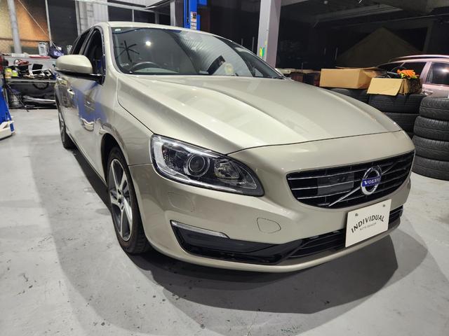 Ｖ６０ Ｄ４　ダイナミックエディション　１オーナー　禁煙車　記録簿　Ｔベルト交換済　専用１８ＡＷ補修＆塗装済　専用スポーツ白本革　黒天張り　地デジ純正ナビ＆バックカメラ（57枚目）