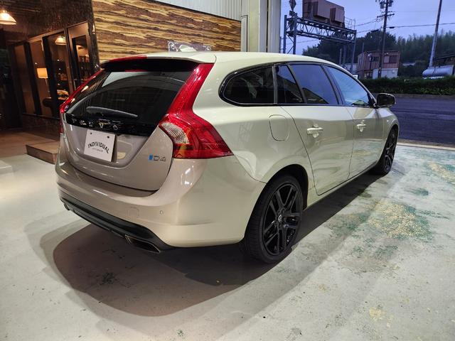 Ｖ６０ Ｄ４　ダイナミックエディション　１オーナー　禁煙車　記録簿　Ｔベルト交換済　専用１８ＡＷ補修＆塗装済　専用スポーツ白本革　黒天張り　地デジ純正ナビ＆バックカメラ（59枚目）