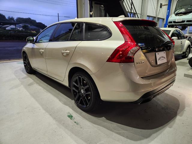 Ｖ６０ Ｄ４　ダイナミックエディション　１オーナー　禁煙車　記録簿　Ｔベルト交換済　専用１８ＡＷ補修＆塗装済　専用スポーツ白本革　黒天張り　地デジ純正ナビ＆バックカメラ（61枚目）