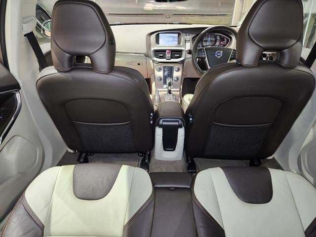 Ｖ４０ クロスカントリー　Ｔ５　ＡＷＤ　２０１４モデル　禁煙車　ＢＳレグノタイヤ　電動＆ヒーター２トーン本革　追従式クルコン　地デジ純正ナビ＆バックカメラ　Ｐセンサー　スペアキーレス（29枚目）