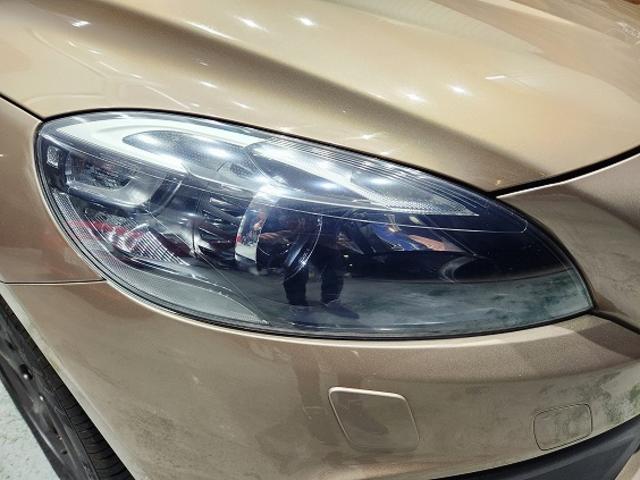 Ｖ４０ クロスカントリー　Ｔ５　ＡＷＤ　２０１４モデル　禁煙車　ＢＳレグノタイヤ　電動＆ヒーター２トーン本革　追従式クルコン　地デジ純正ナビ＆バックカメラ　Ｐセンサー　スペアキーレス（51枚目）