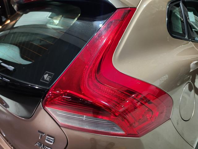 Ｖ４０ クロスカントリー　Ｔ５　ＡＷＤ　２０１４モデル　禁煙車　ＢＳレグノタイヤ　電動＆ヒーター２トーン本革　追従式クルコン　地デジ純正ナビ＆バックカメラ　Ｐセンサー　スペアキーレス（56枚目）