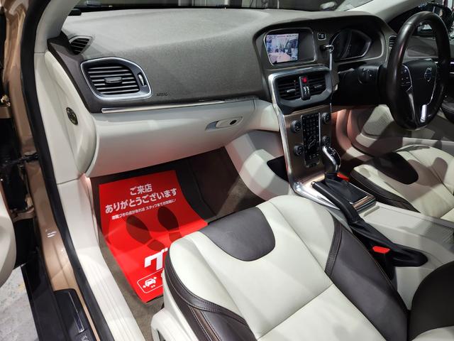 Ｖ４０ クロスカントリー　Ｔ５　ＡＷＤ　２０１４モデル　禁煙車　ＢＳレグノタイヤ　電動＆ヒーター２トーン本革　追従式クルコン　地デジ純正ナビ＆バックカメラ　Ｐセンサー　スペアキーレス（57枚目）