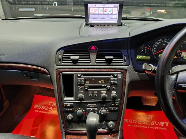 Ｖ７０ クラシック　禁煙車　弊社顧客様買取車両　冬タイヤセット付属　Ｔベルト交換済み　ＢＳ２０２２年製タイヤ　ルーフレール＆モール補修済　電動＆ヒーター黒本革　サンルーフ　純ナビ　Ａピラーカバー張替済　ドラレコスペアキー（14枚目）