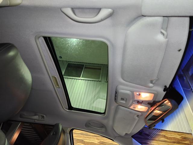 Ｖ７０ クラシック　禁煙車　弊社顧客様買取車両　冬タイヤセット付属　Ｔベルト交換済み　ＢＳ２０２２年製タイヤ　ルーフレール＆モール補修済　電動＆ヒーター黒本革　サンルーフ　純ナビ　Ａピラーカバー張替済　ドラレコスペアキー（51枚目）