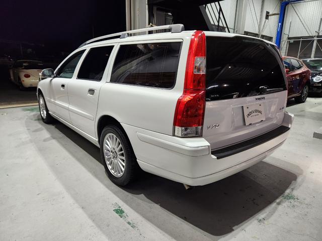 Ｖ７０ クラシック　禁煙車　弊社顧客様買取車両　冬タイヤセット付属　Ｔベルト交換済み　ＢＳ２０２２年製タイヤ　ルーフレール＆モール補修済　電動＆ヒーター黒本革　サンルーフ　純ナビ　Ａピラーカバー張替済　ドラレコスペアキー（71枚目）