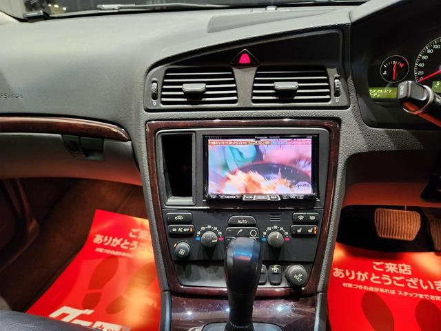 Ｖ７０ ホワイトパールエディション　２００７最終モデル　特別限定車　正規Ｄメンテ車両　Ｔベルト交換済　ＡＣコンプレッサ交換済　ミシュランプライマシー４　地デジナビ＆バックカメラ　前後ドラレコ　ガラスＳＲ　電動＆ヒーター黒本革　クルコン（12枚目）