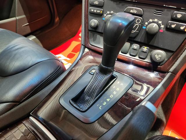 Ｖ７０ ホワイトパールエディション　２００７最終モデル　特別限定車　正規Ｄメンテ車両　Ｔベルト交換済　ＡＣコンプレッサ交換済　ミシュランプライマシー４　地デジナビ＆バックカメラ　前後ドラレコ　ガラスＳＲ　電動＆ヒーター黒本革　クルコン（13枚目）