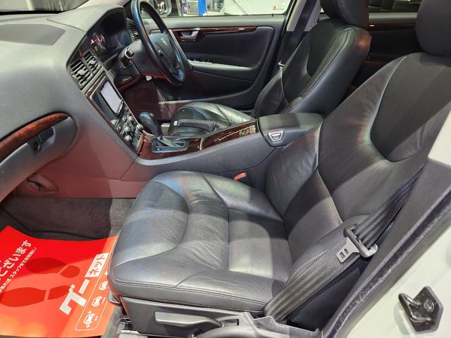 Ｖ７０ ホワイトパールエディション　２００７最終モデル　特別限定車　正規Ｄメンテ車両　Ｔベルト交換済　ＡＣコンプレッサ交換済　ミシュランプライマシー４　地デジナビ＆バックカメラ　前後ドラレコ　ガラスＳＲ　電動＆ヒーター黒本革　クルコン（15枚目）