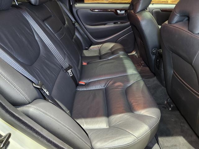 Ｖ７０ ホワイトパールエディション　２００７最終モデル　特別限定車　正規Ｄメンテ車両　Ｔベルト交換済　ＡＣコンプレッサ交換済　ミシュランプライマシー４　地デジナビ＆バックカメラ　前後ドラレコ　ガラスＳＲ　電動＆ヒーター黒本革　クルコン（17枚目）