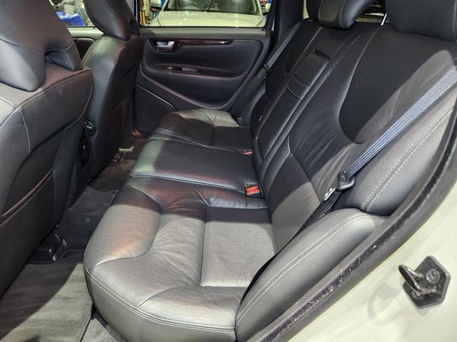 Ｖ７０ ホワイトパールエディション　２００７最終モデル　特別限定車　正規Ｄメンテ車両　Ｔベルト交換済　ＡＣコンプレッサ交換済　ミシュランプライマシー４　地デジナビ＆バックカメラ　前後ドラレコ　ガラスＳＲ　電動＆ヒーター黒本革　クルコン（19枚目）