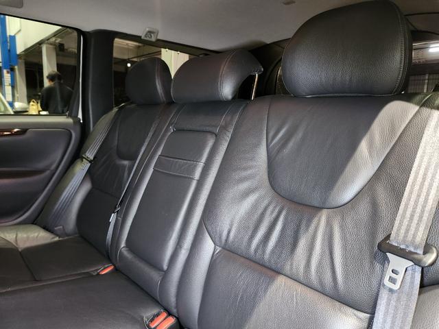 Ｖ７０ ホワイトパールエディション　２００７最終モデル　特別限定車　正規Ｄメンテ車両　Ｔベルト交換済　ＡＣコンプレッサ交換済　ミシュランプライマシー４　地デジナビ＆バックカメラ　前後ドラレコ　ガラスＳＲ　電動＆ヒーター黒本革　クルコン（20枚目）