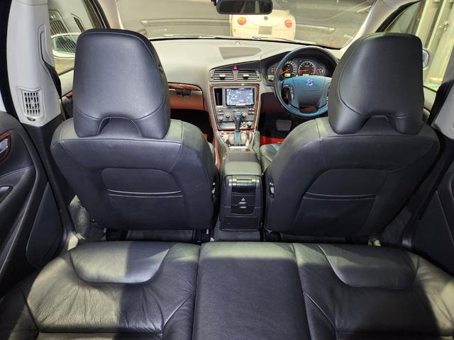 Ｖ７０ ホワイトパールエディション　２００７最終モデル　特別限定車　正規Ｄメンテ車両　Ｔベルト交換済　ＡＣコンプレッサ交換済　ミシュランプライマシー４　地デジナビ＆バックカメラ　前後ドラレコ　ガラスＳＲ　電動＆ヒーター黒本革　クルコン（26枚目）