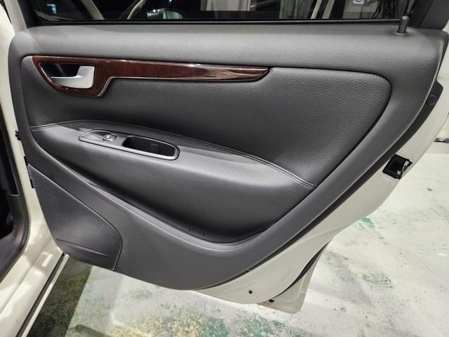 Ｖ７０ ホワイトパールエディション　２００７最終モデル　特別限定車　正規Ｄメンテ車両　Ｔベルト交換済　ＡＣコンプレッサ交換済　ミシュランプライマシー４　地デジナビ＆バックカメラ　前後ドラレコ　ガラスＳＲ　電動＆ヒーター黒本革　クルコン（27枚目）