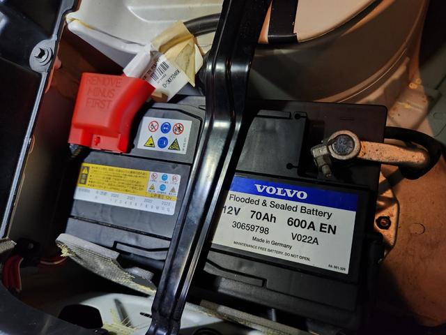 Ｖ７０ ホワイトパールエディション　２００７最終モデル　特別限定車　正規Ｄメンテ車両　Ｔベルト交換済　ＡＣコンプレッサ交換済　ミシュランプライマシー４　地デジナビ＆バックカメラ　前後ドラレコ　ガラスＳＲ　電動＆ヒーター黒本革　クルコン（34枚目）