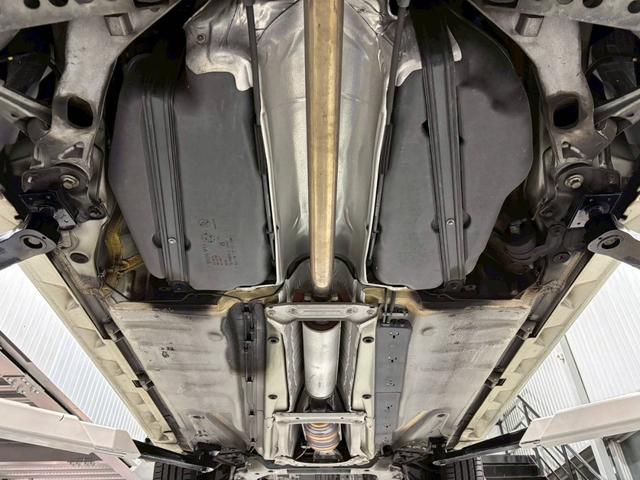 Ｖ７０ ホワイトパールエディション　２００７最終モデル　特別限定車　正規Ｄメンテ車両　Ｔベルト交換済　ＡＣコンプレッサ交換済　ミシュランプライマシー４　地デジナビ＆バックカメラ　前後ドラレコ　ガラスＳＲ　電動＆ヒーター黒本革　クルコン（36枚目）