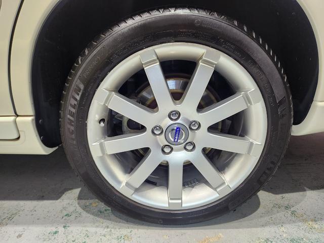 Ｖ７０ ホワイトパールエディション　２００７最終モデル　特別限定車　正規Ｄメンテ車両　Ｔベルト交換済　ＡＣコンプレッサ交換済　ミシュランプライマシー４　地デジナビ＆バックカメラ　前後ドラレコ　ガラスＳＲ　電動＆ヒーター黒本革　クルコン（42枚目）