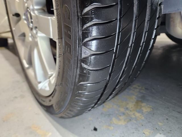 Ｖ７０ ホワイトパールエディション　２００７最終モデル　特別限定車　正規Ｄメンテ車両　Ｔベルト交換済　ＡＣコンプレッサ交換済　ミシュランプライマシー４　地デジナビ＆バックカメラ　前後ドラレコ　ガラスＳＲ　電動＆ヒーター黒本革　クルコン（43枚目）