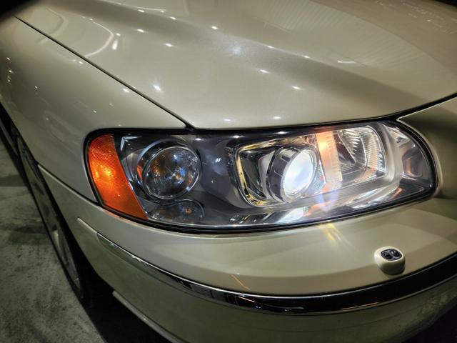 Ｖ７０ ホワイトパールエディション　２００７最終モデル　特別限定車　正規Ｄメンテ車両　Ｔベルト交換済　ＡＣコンプレッサ交換済　ミシュランプライマシー４　地デジナビ＆バックカメラ　前後ドラレコ　ガラスＳＲ　電動＆ヒーター黒本革　クルコン（50枚目）