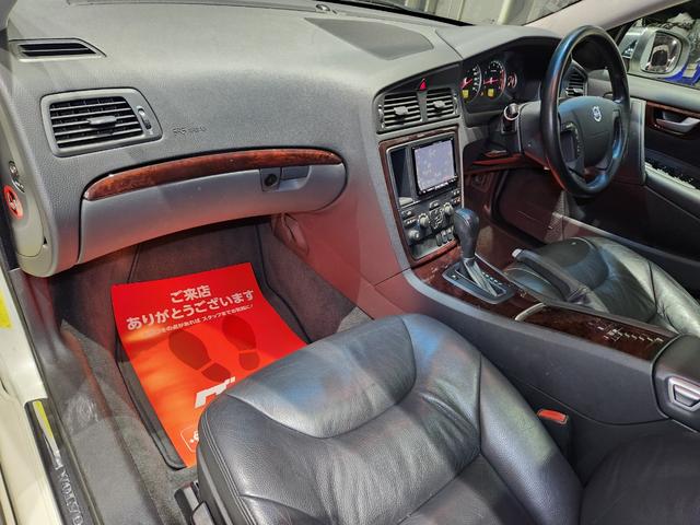 Ｖ７０ ホワイトパールエディション　２００７最終モデル　特別限定車　正規Ｄメンテ車両　Ｔベルト交換済　ＡＣコンプレッサ交換済　ミシュランプライマシー４　地デジナビ＆バックカメラ　前後ドラレコ　ガラスＳＲ　電動＆ヒーター黒本革　クルコン（52枚目）