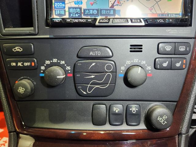 Ｖ７０ ホワイトパールエディション　２００７最終モデル　特別限定車　正規Ｄメンテ車両　Ｔベルト交換済　ＡＣコンプレッサ交換済　ミシュランプライマシー４　地デジナビ＆バックカメラ　前後ドラレコ　ガラスＳＲ　電動＆ヒーター黒本革　クルコン（61枚目）