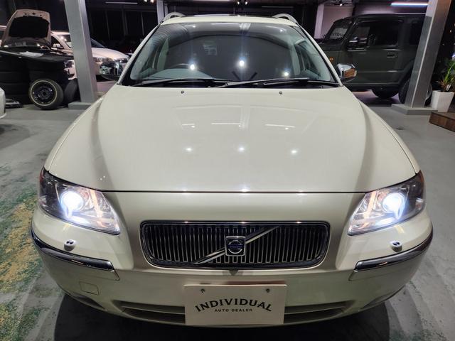Ｖ７０ ホワイトパールエディション　２００７最終モデル　特別限定車　正規Ｄメンテ車両　Ｔベルト交換済　ＡＣコンプレッサ交換済　ミシュランプライマシー４　地デジナビ＆バックカメラ　前後ドラレコ　ガラスＳＲ　電動＆ヒーター黒本革　クルコン（69枚目）