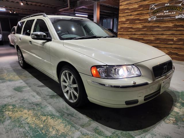 Ｖ７０ ホワイトパールエディション　２００７最終モデル　特別限定車　正規Ｄメンテ車両　Ｔベルト交換済　ＡＣコンプレッサ交換済　ミシュランプライマシー４　地デジナビ＆バックカメラ　前後ドラレコ　ガラスＳＲ　電動＆ヒーター黒本革　クルコン（70枚目）