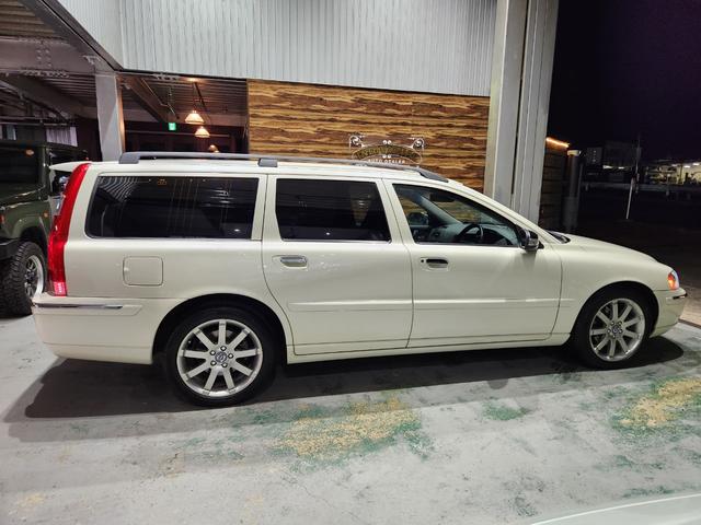 Ｖ７０ ホワイトパールエディション　２００７最終モデル　特別限定車　正規Ｄメンテ車両　Ｔベルト交換済　ＡＣコンプレッサ交換済　ミシュランプライマシー４　地デジナビ＆バックカメラ　前後ドラレコ　ガラスＳＲ　電動＆ヒーター黒本革　クルコン（71枚目）